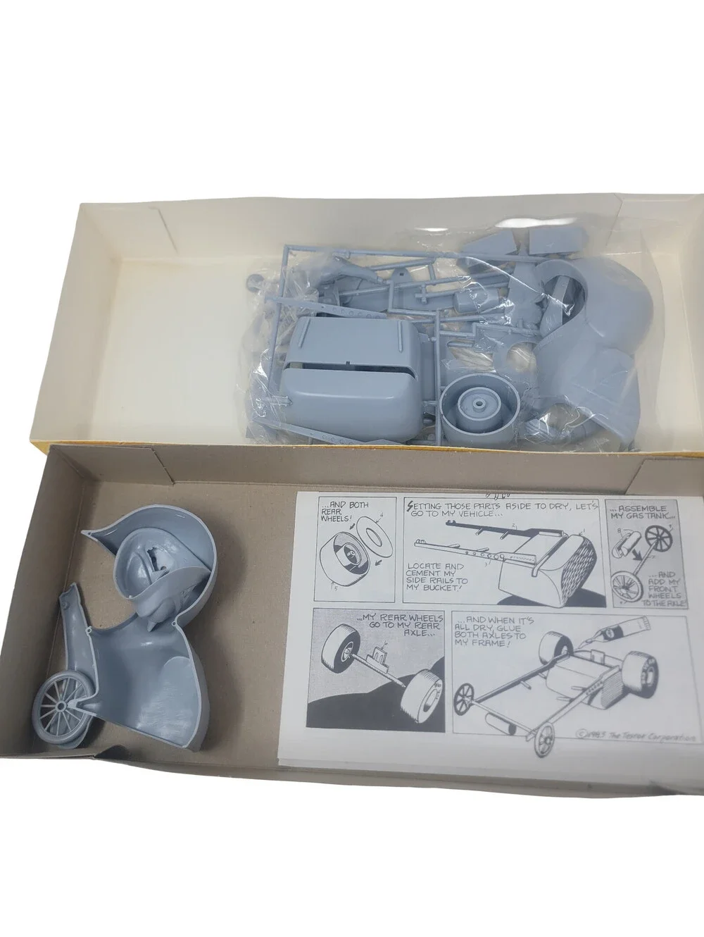 Testors Weird-Ohs Digger No 730 Ed Roth Style Hot Rod Plastic Model Kit